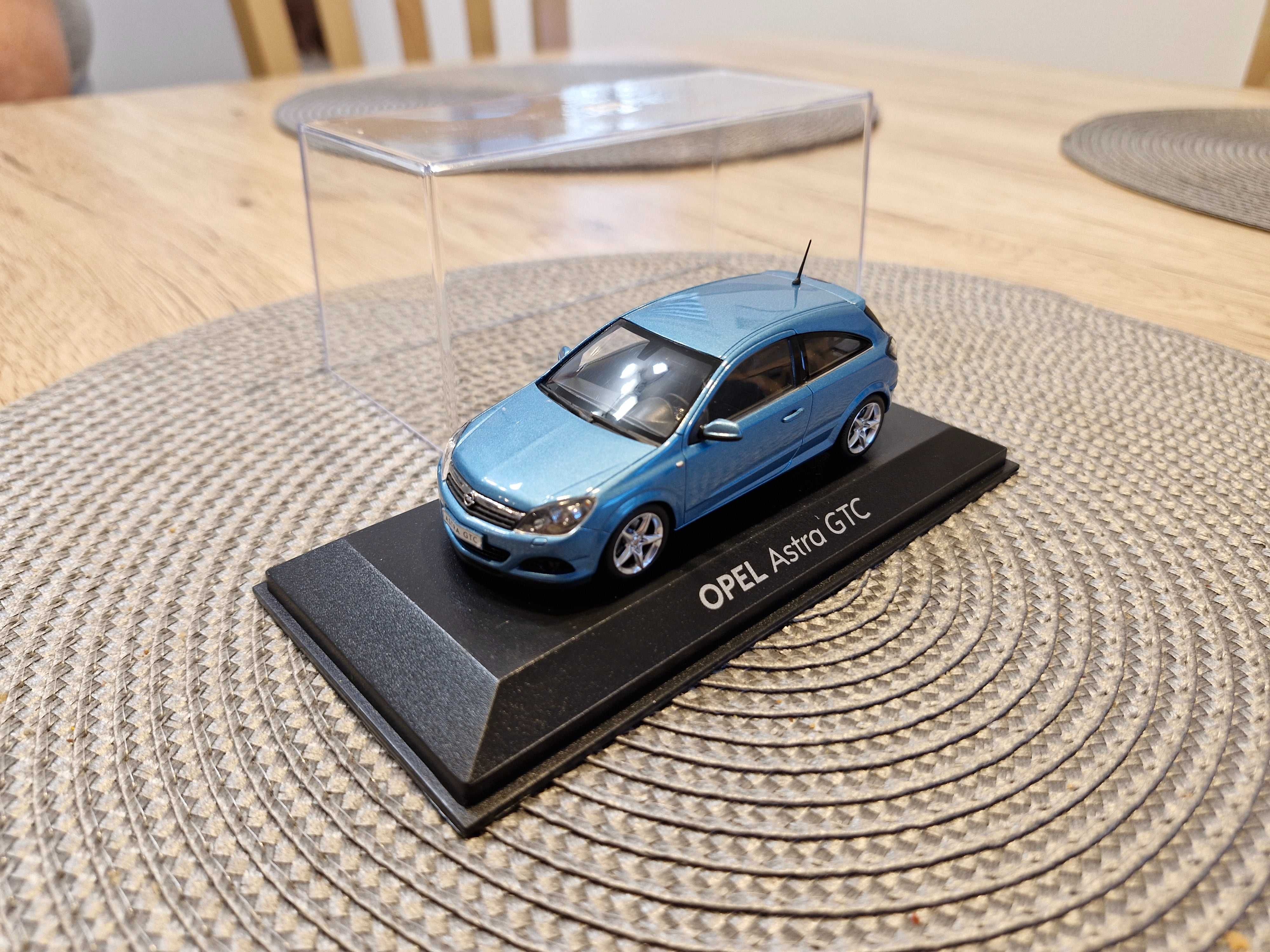 Opel Astra H 3D błękit Minichamps 1:43