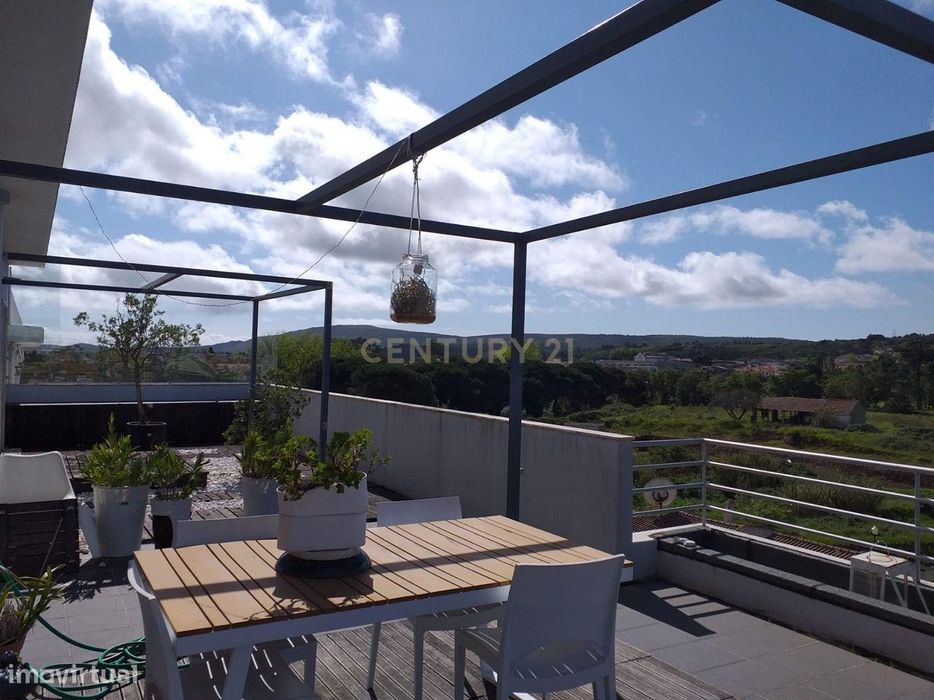 Apartamento T3 em Sesimbra com Garagem e Varanda