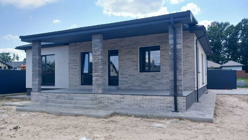 Сучасний функціональний одноповерховий будинок у Лісовій Бучі