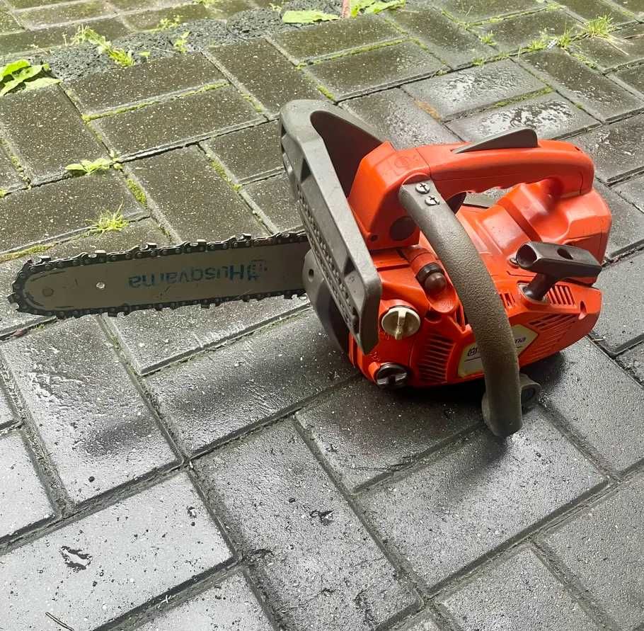 Husqvarna T425 – pilarka spalinowa