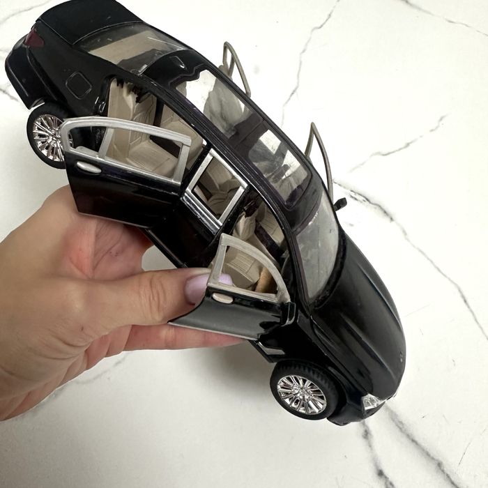 Машинка BMW чорна