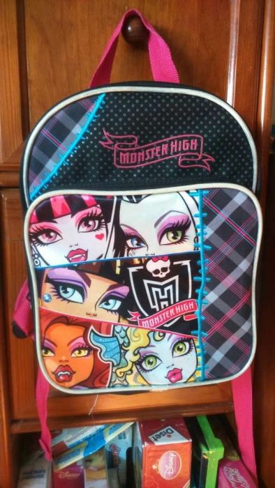 Mochila Monsterhigh impecável