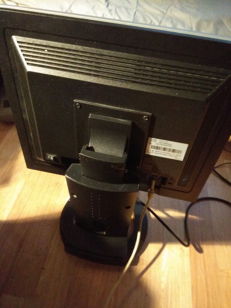 Sprzedam fajny monitor Samsung 172n