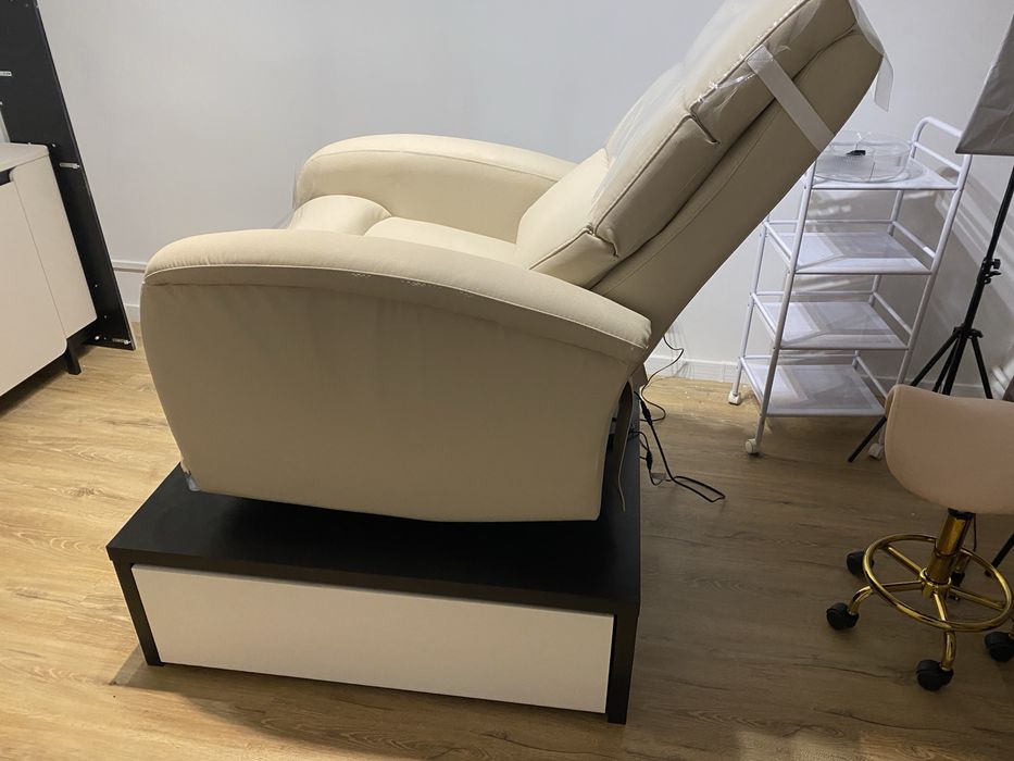 Fotel do manicure / łóżko do stylizacji rzęs