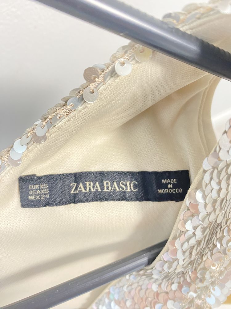 Сукня в паєтках Zara