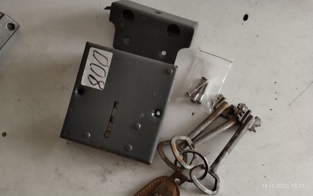 Накладные, врезные замки и фурнитура