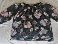 Blusa preta com flores