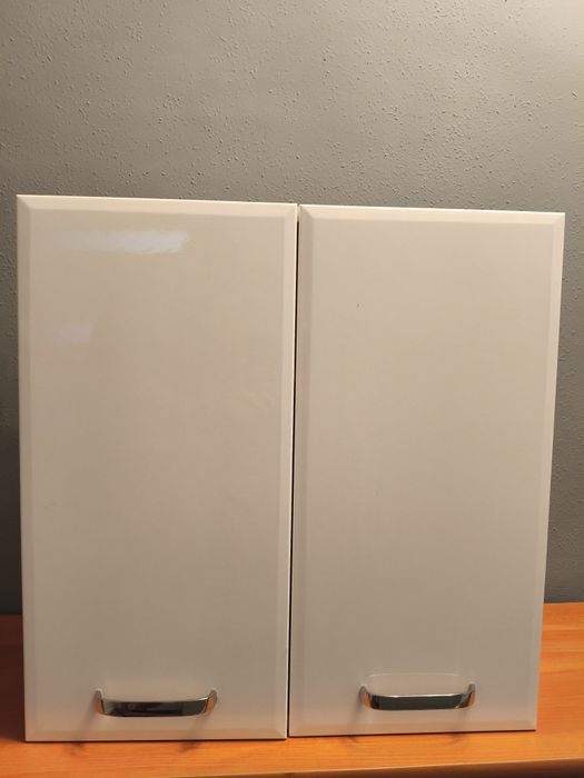 Szafka białe fronty lakierowane