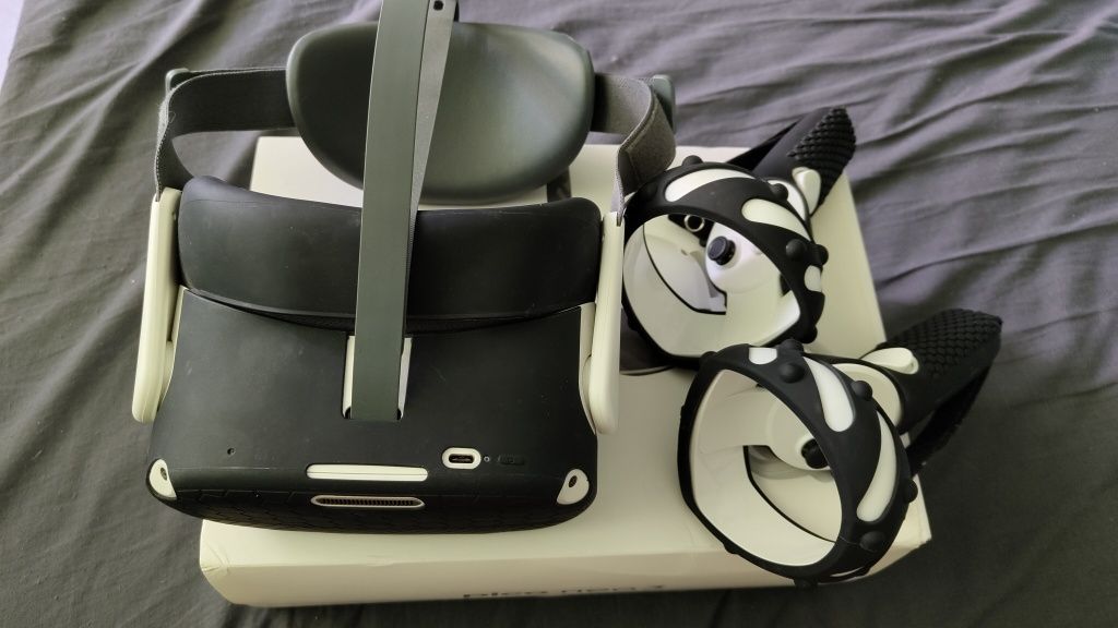 VR окуляри Pico Neo 3