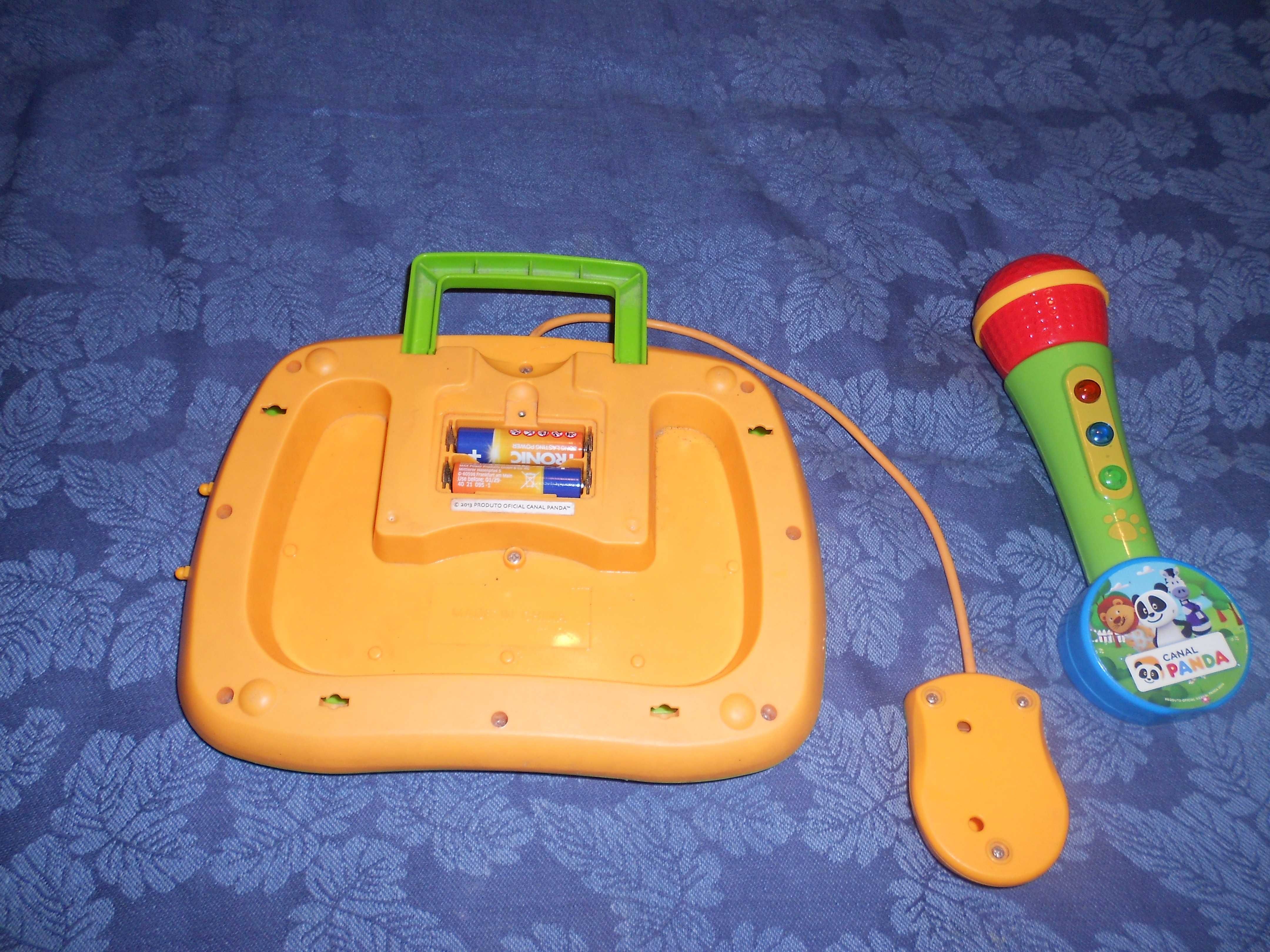 Computador e Microfone Panda