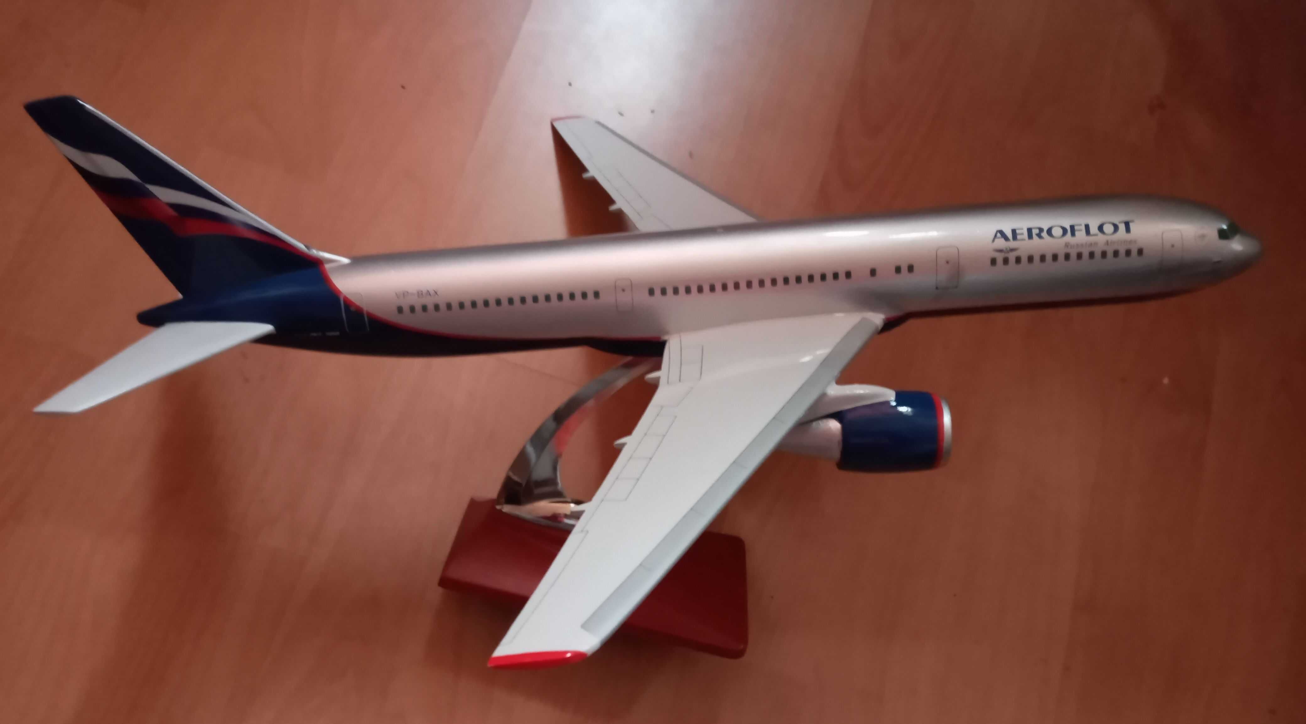 Модель самолета Boeing 767-300 Aeroflot Skyteam VP-BAX "А.Куприн" 47см