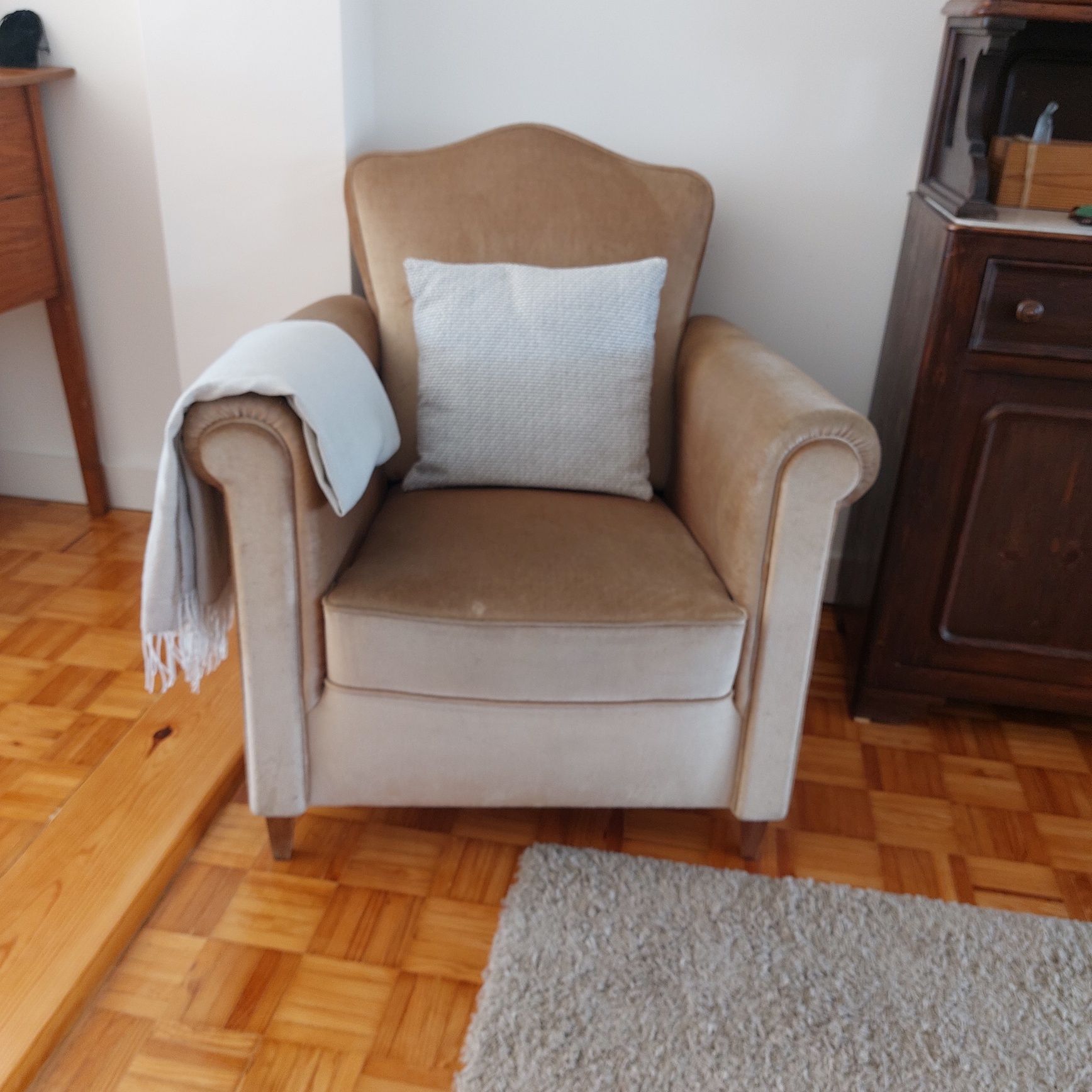 Sofa, poltrona beige em muito bom estado