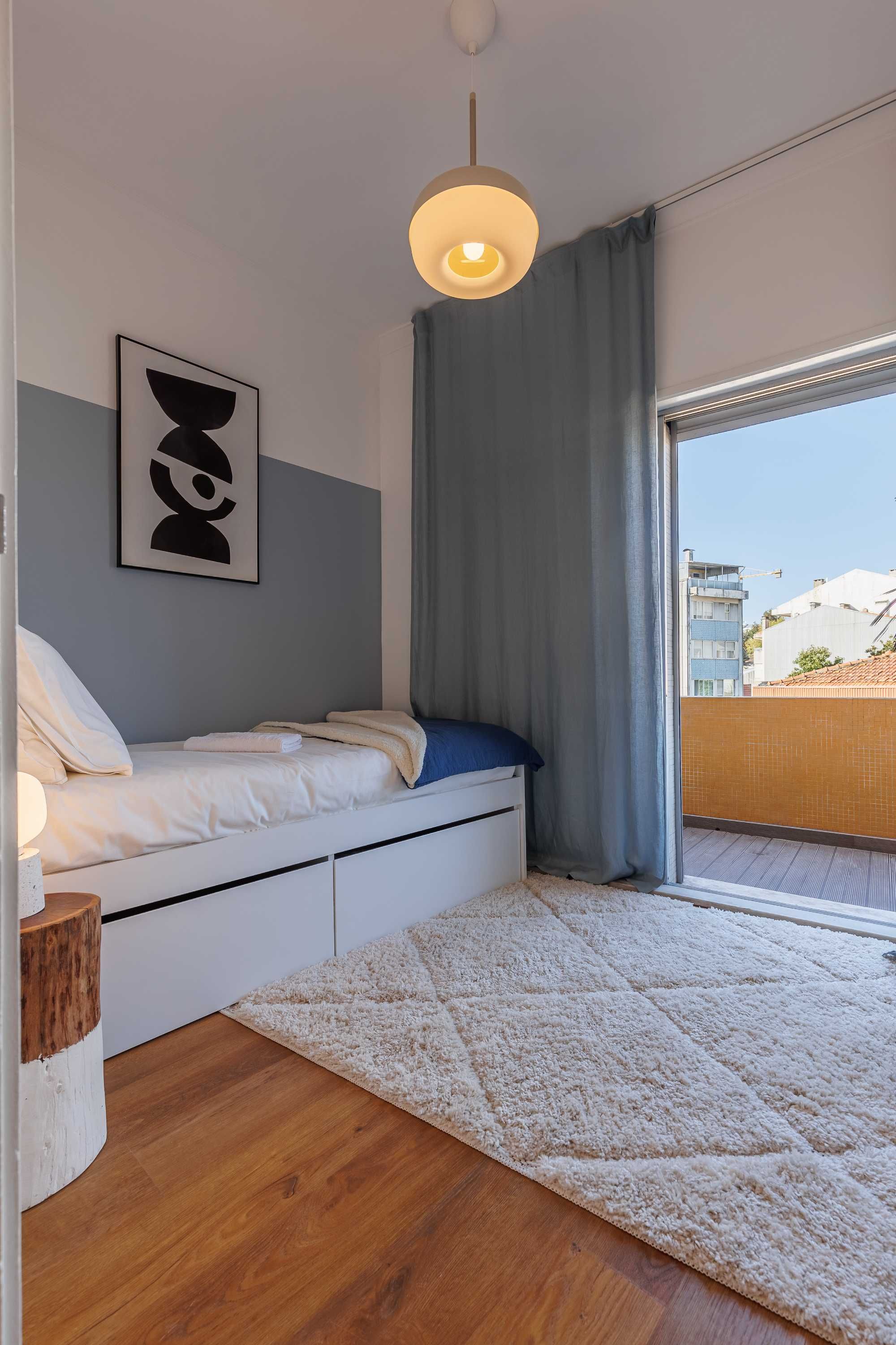 Apartamento com 2 quartos e varanda