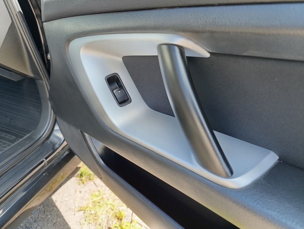 Subaru legacy автомат, повний привід, нова резина