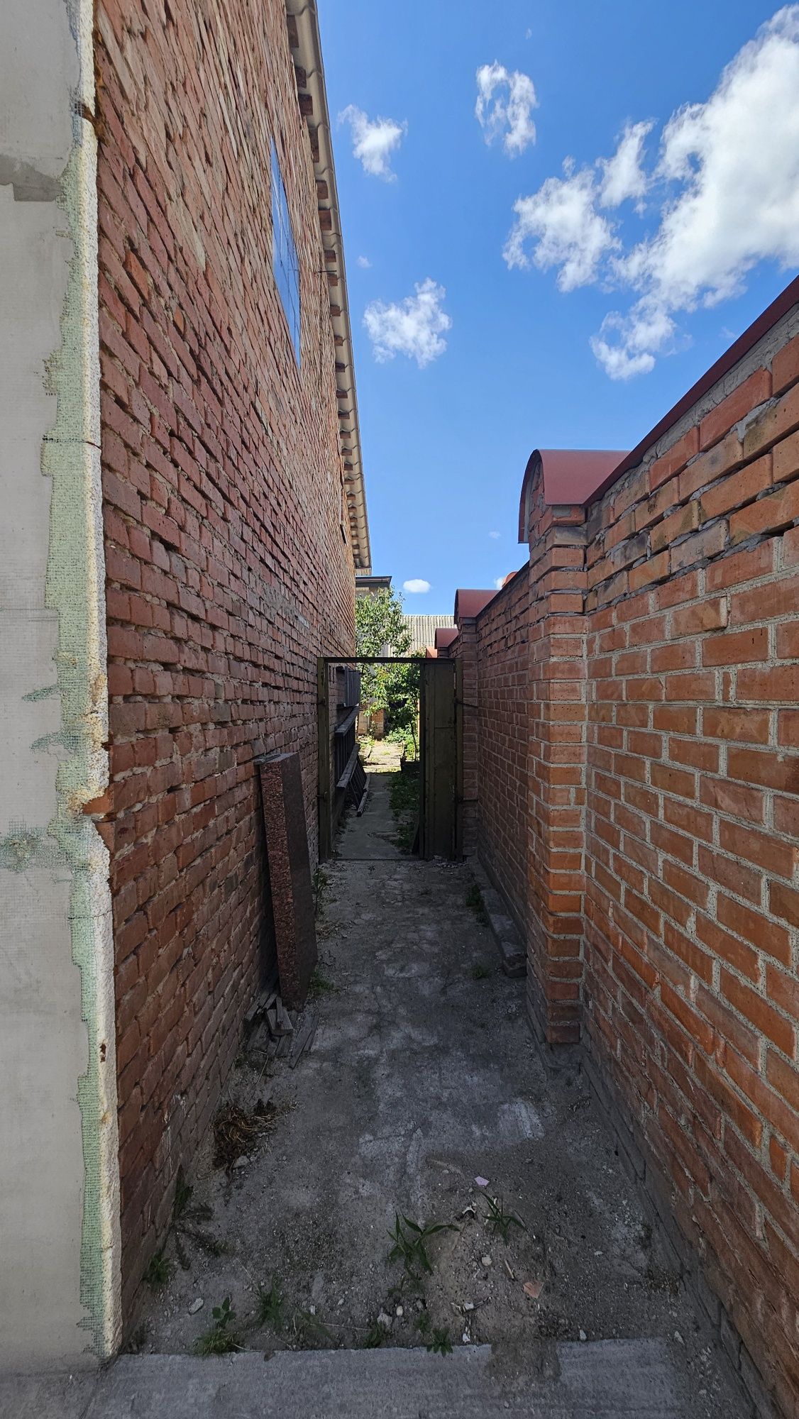 Продам півбудинку Миколаївка під бізнес