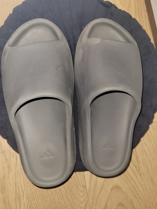 Yezzy slide addidas