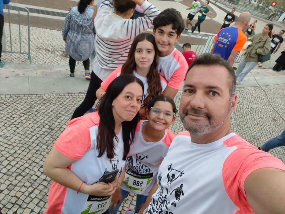 Vendo um frigorífico e uma microondas