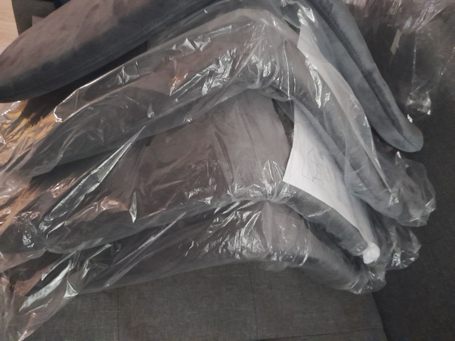 Стільці сірі 6 сині 6та чорні 8 штук