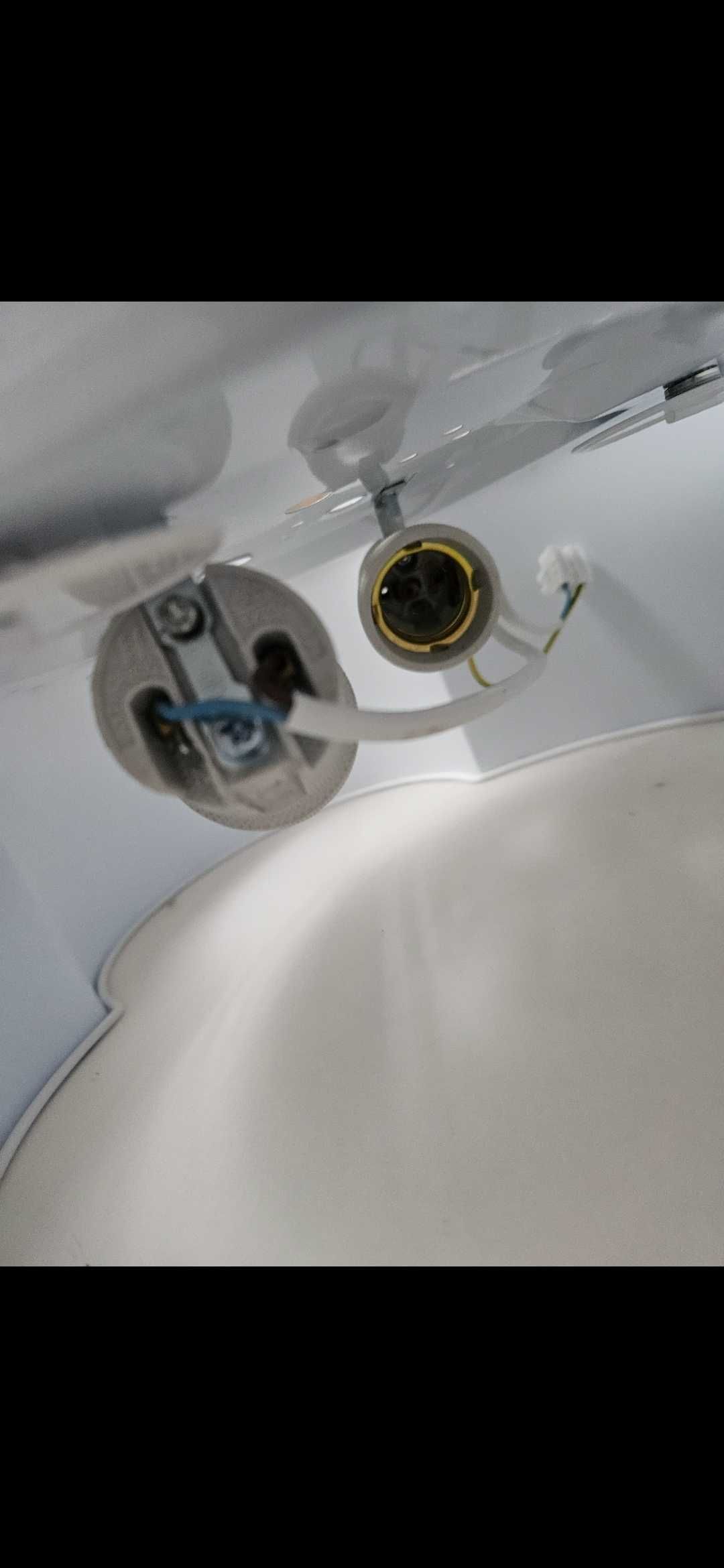 Lampa dziecięcą i zegar ścienny