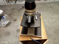 Microscópio de alta qualidade com caixa em madeira com chave