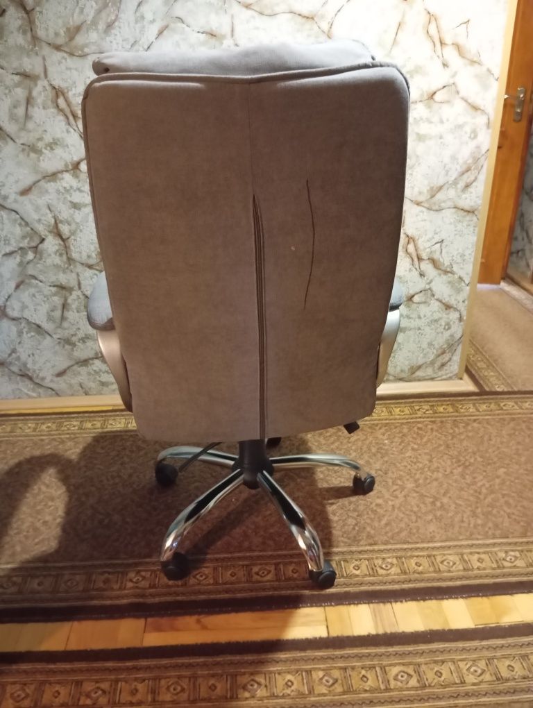Продам офісне крісло!