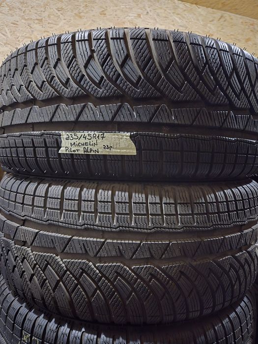 235/45R17 Michelin pilot lpin PA4