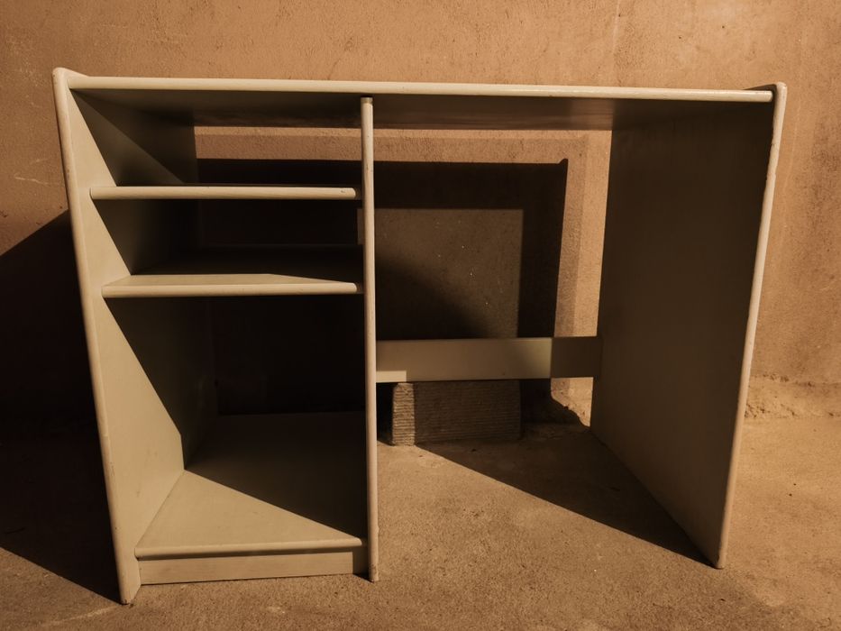 Secretária prática e compacta