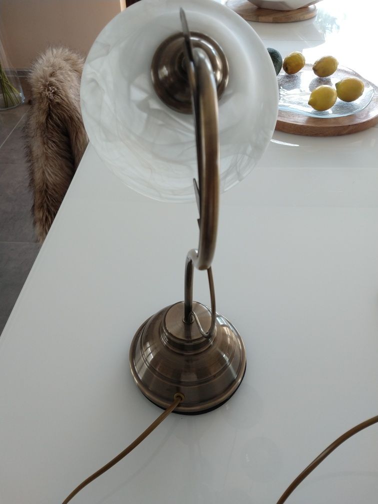 Lampa biurkowa na nocny stolik
