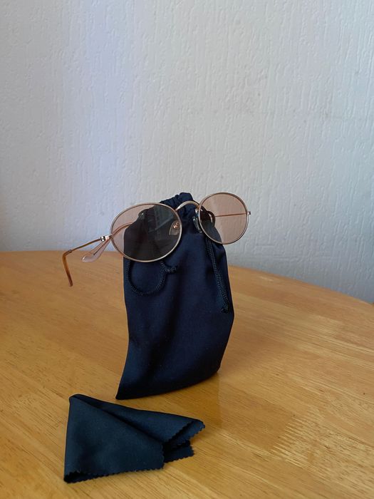 Гарні окуляри, персиковий колір, мають дуже незвичайний вигляд.