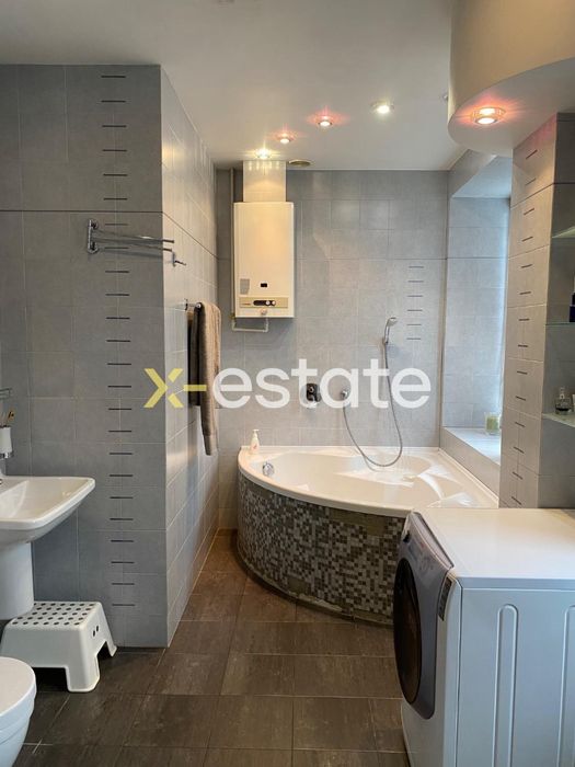 Комісію сплачує власник!!! 3х кімнатна квартира в Центрі