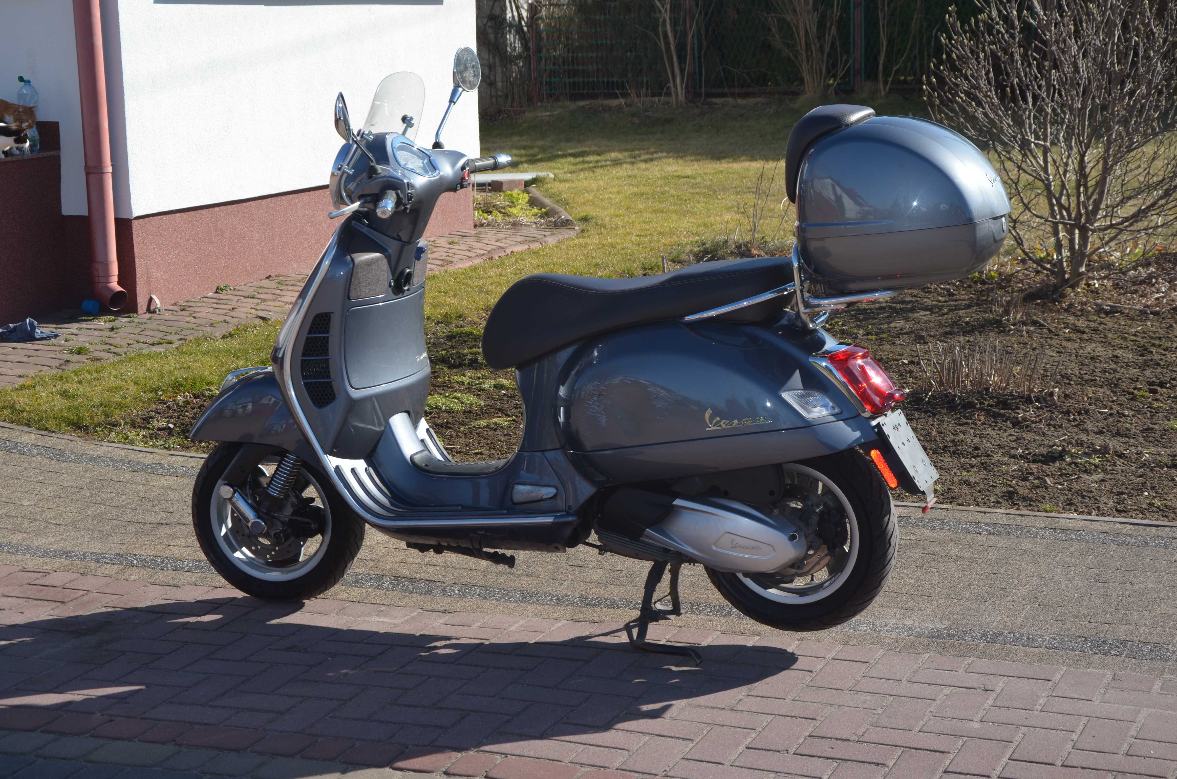 vespa piaggio gts 300 rok 2021
