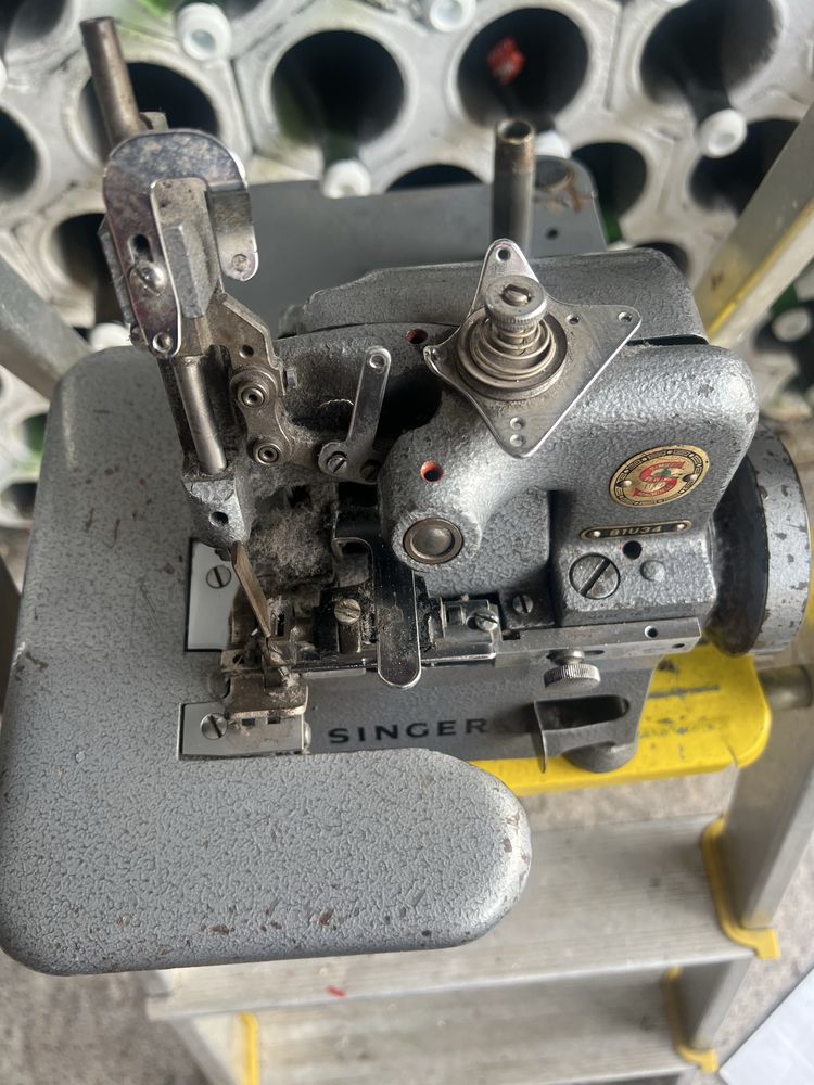 Maquina de costura marca Singer