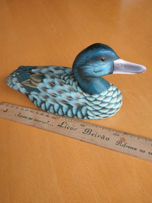 Conjunto de patos em madeira.