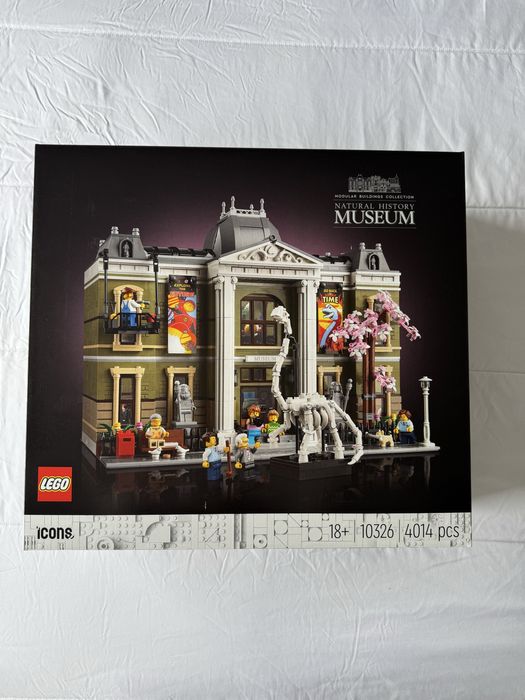 LEGO Icons #10326 - Natural History Museum