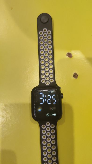 Годинник,розумний годинник Apple Watch.