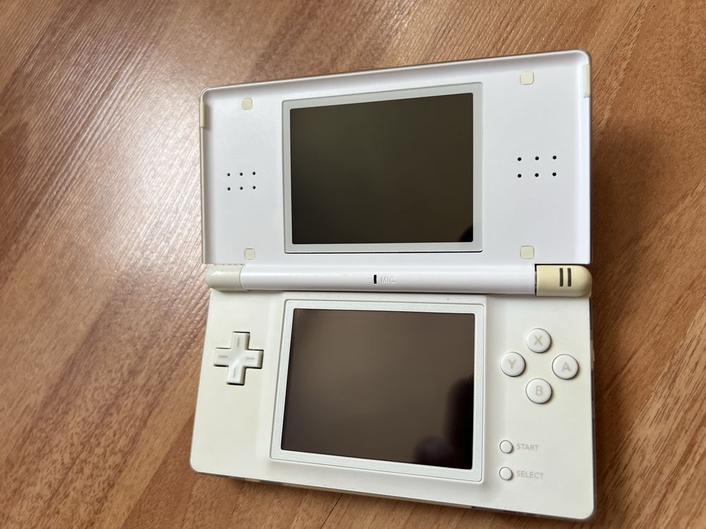 Ігрова приставка Nintendo ds lite