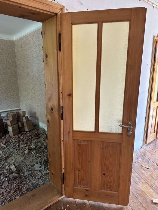 Продам деревяні двері