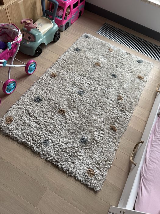 Prostokątny dywan dla dzieci w kropki Zara Home 95 x 150 cm