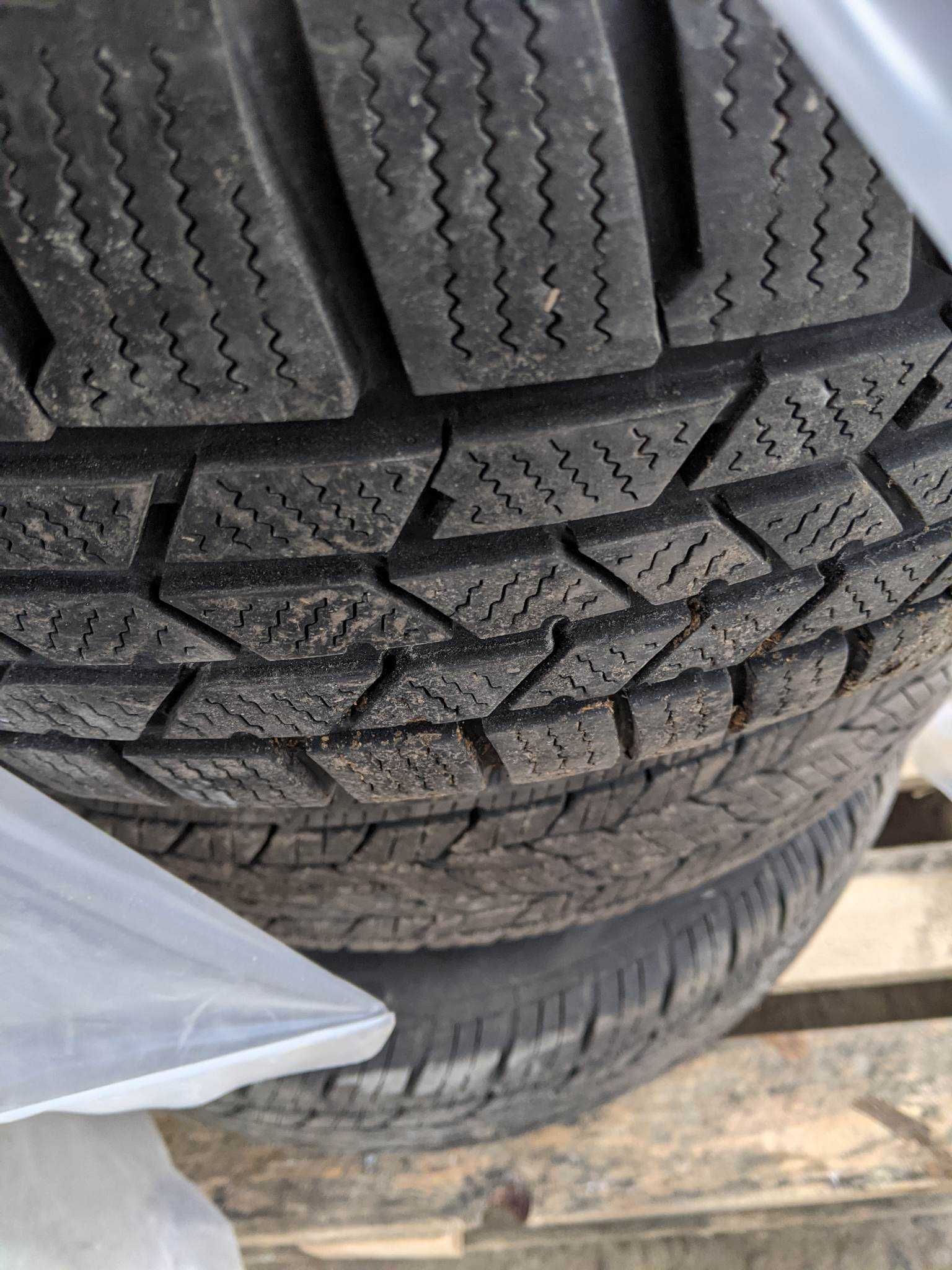 Шина гума резина колесо Continental ContiCrossContact Winter 225/75R16