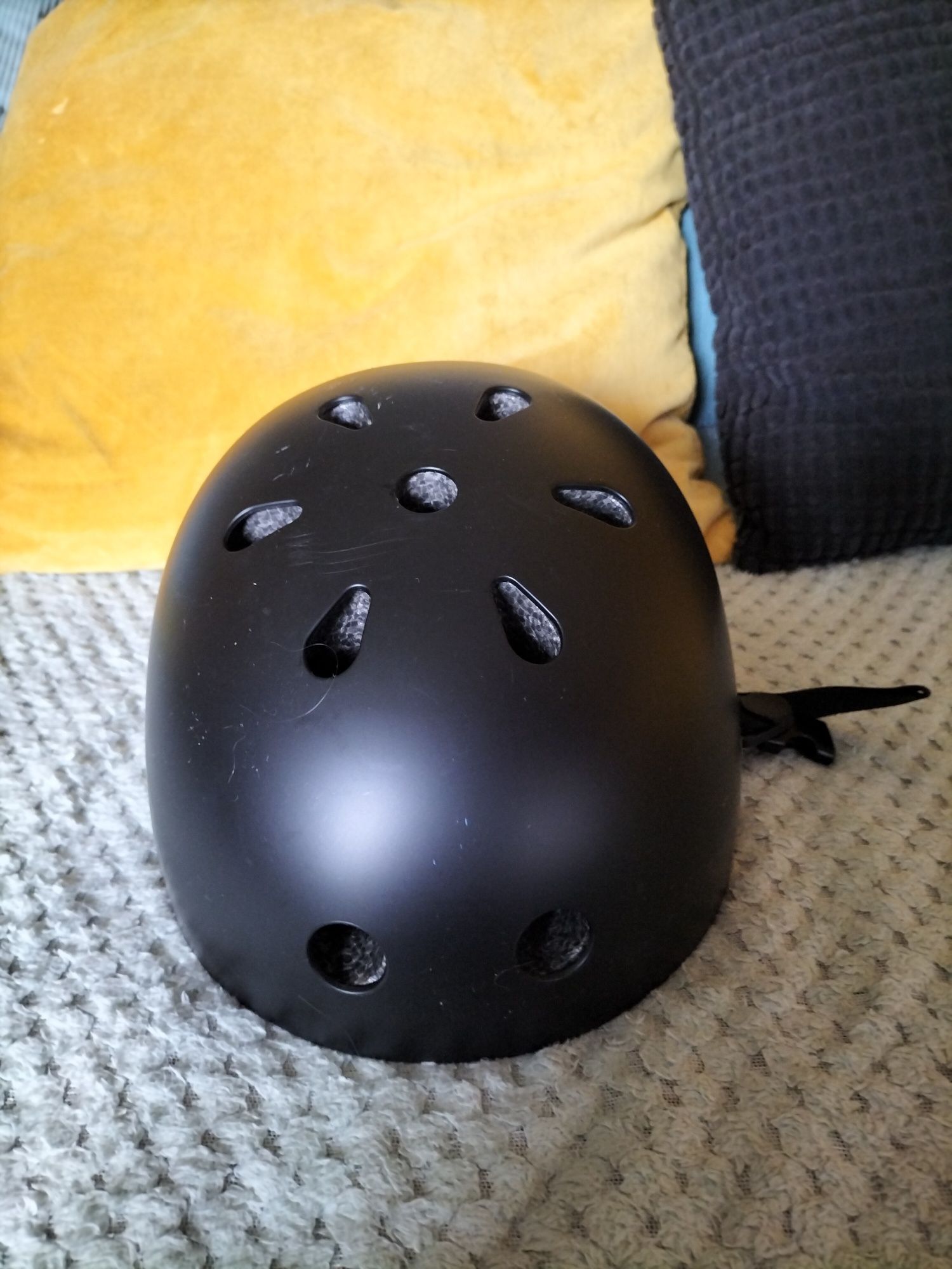 Kask na rower czarny