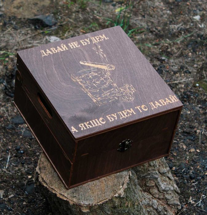 Наливатор на шість рюмок сам куму наливає улюблені напої USB вихід