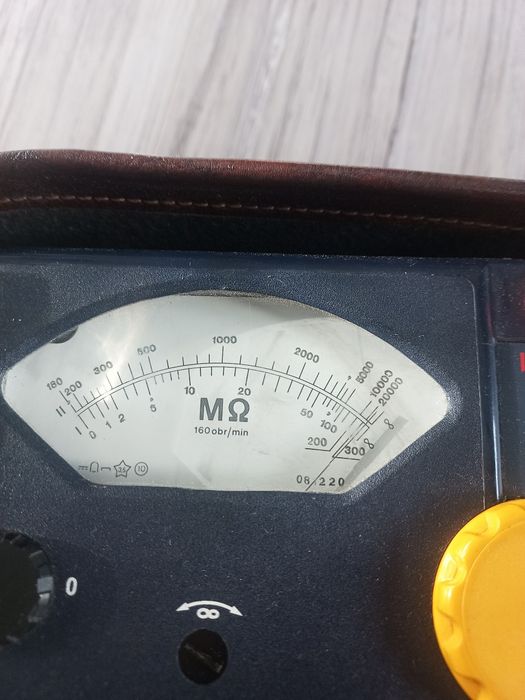 Miernik rezystancji izolacji induktor megaomomierz IMI-413Z