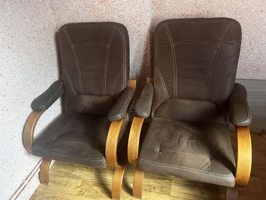 Dwa fotele brązowe