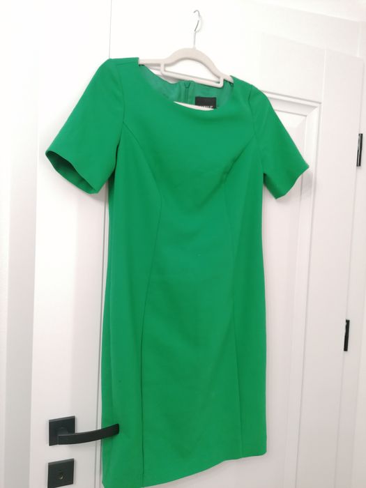 Sukienka w kolorze żywej zieleni