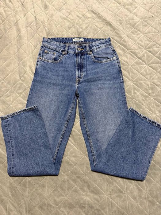 Прямі джинси синього кольору pull and bear пул анд бир джинсы