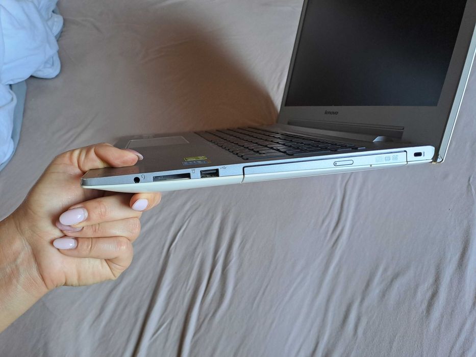 Sprzedam laptop firmy lenovo