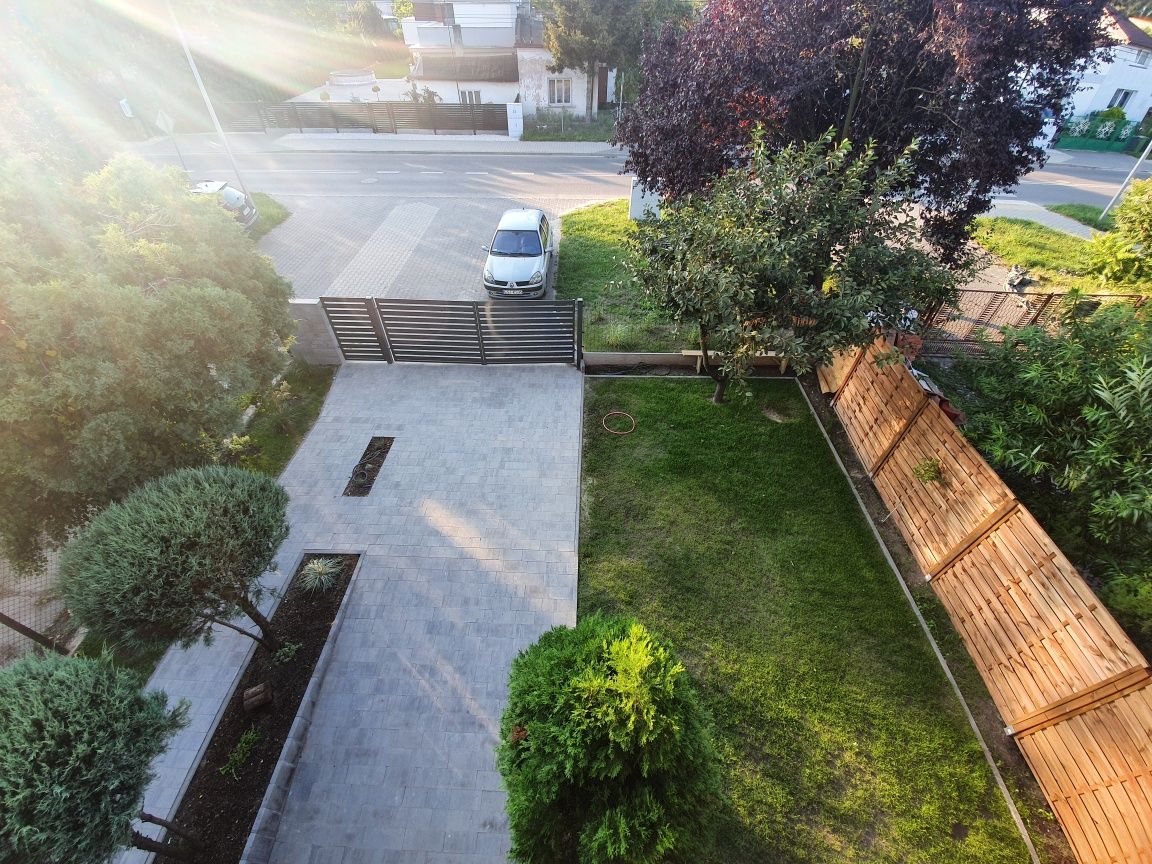 NOWOCZESNE BIURO - Parking, monitoring, domofon, światłowód