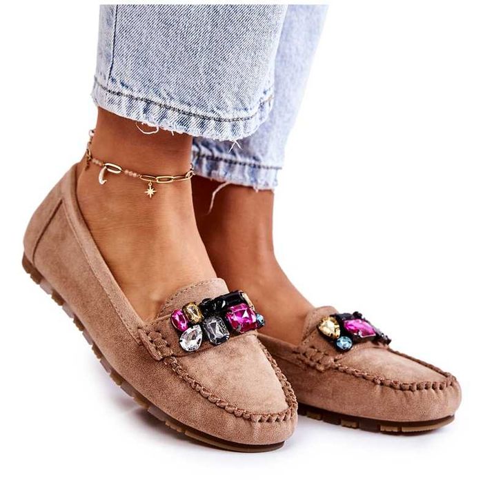 Beżowe mokasyny z kolorowymi kryształami 39