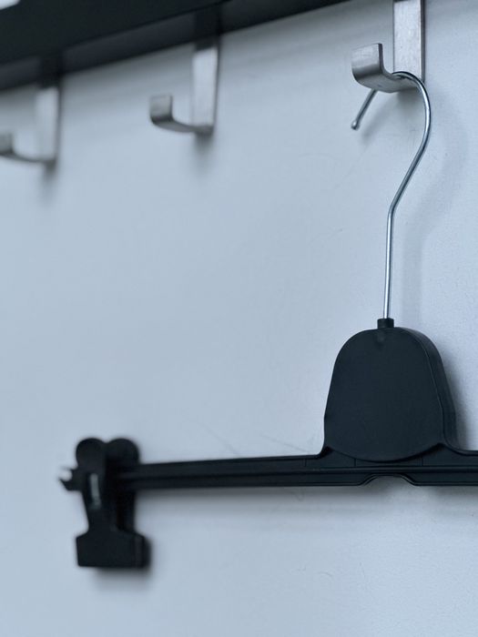 Вішалкі для одягу - прищепки для брюк та плечики