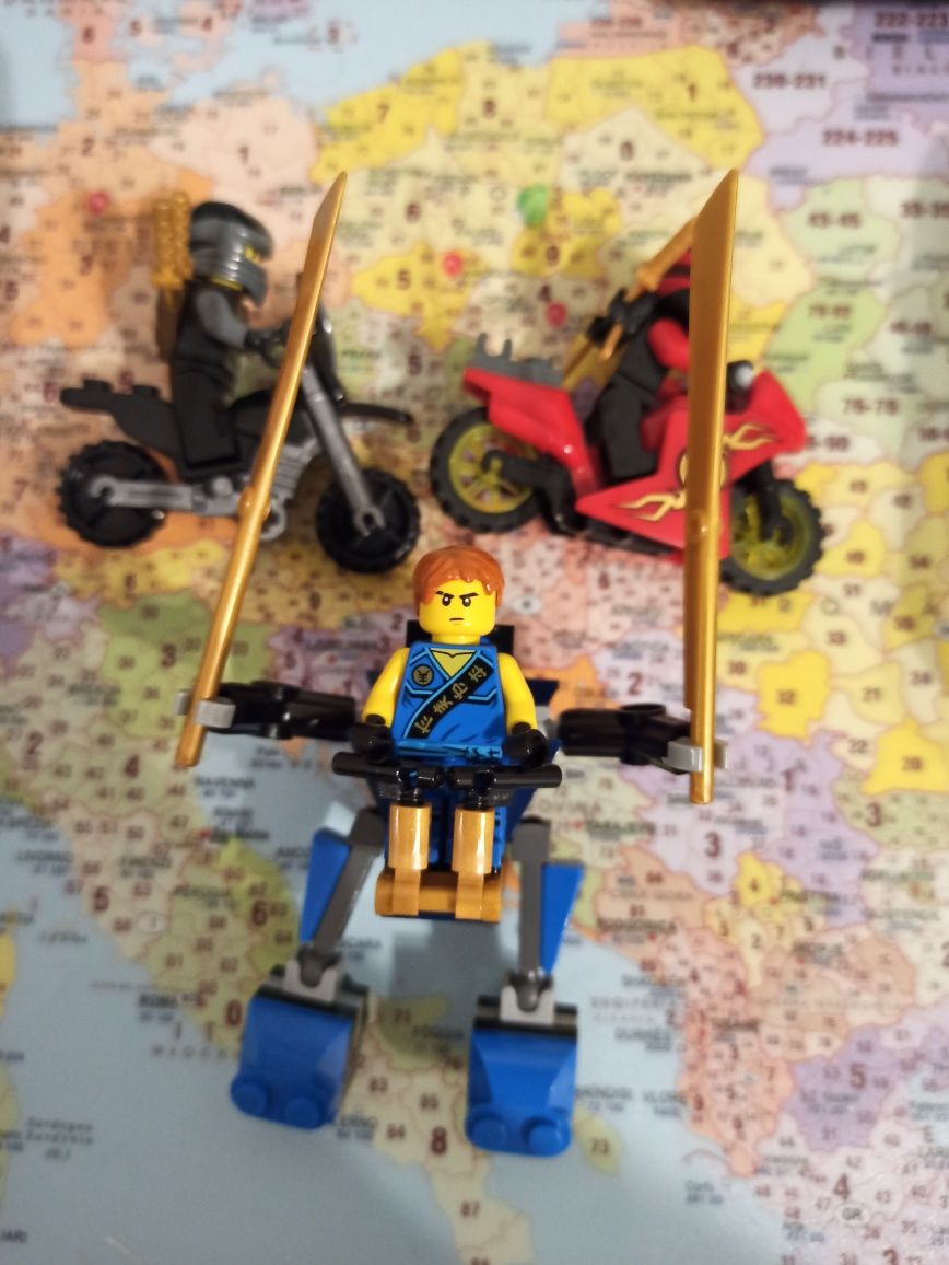 Lego ninjago figurki oraz opakowania